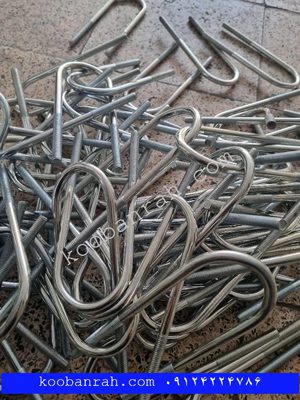 کرپی یوبولت در گیره مخصوص تمیز کردن پنل‌ های خورشیدی